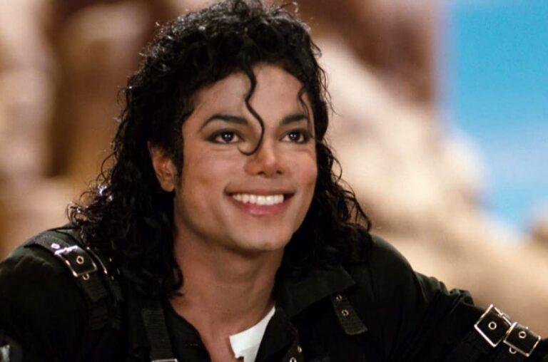 Michael Jackson-The King of Pop and His Iconic Legacy